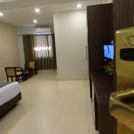 Hotel Le Sapphire Sultan Bathery Buitenkant foto