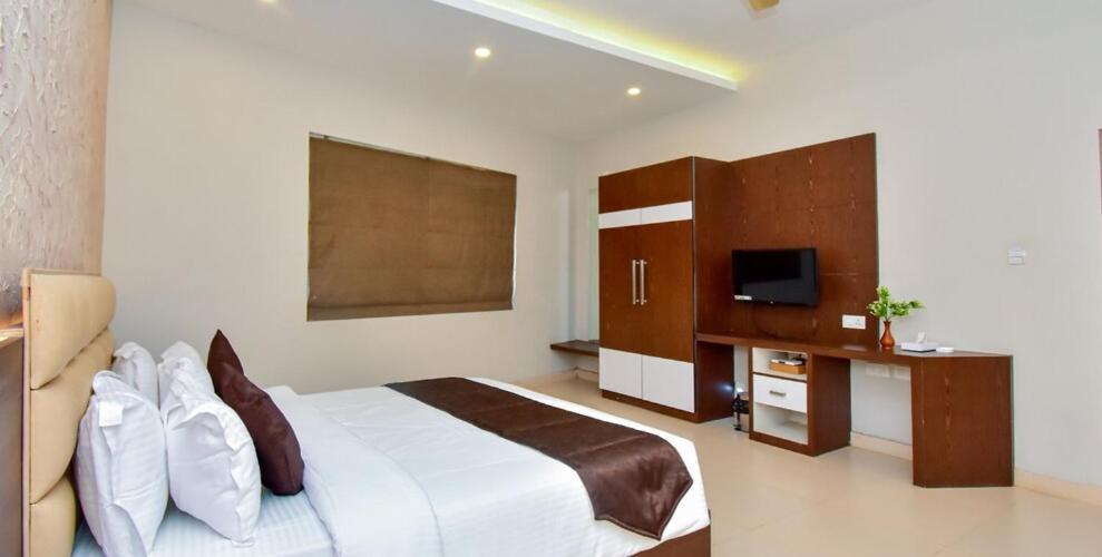 Hotel Le Sapphire Sultan Bathery Buitenkant foto