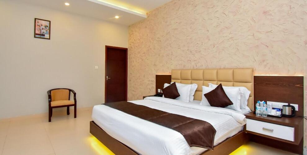 Hotel Le Sapphire Sultan Bathery Buitenkant foto