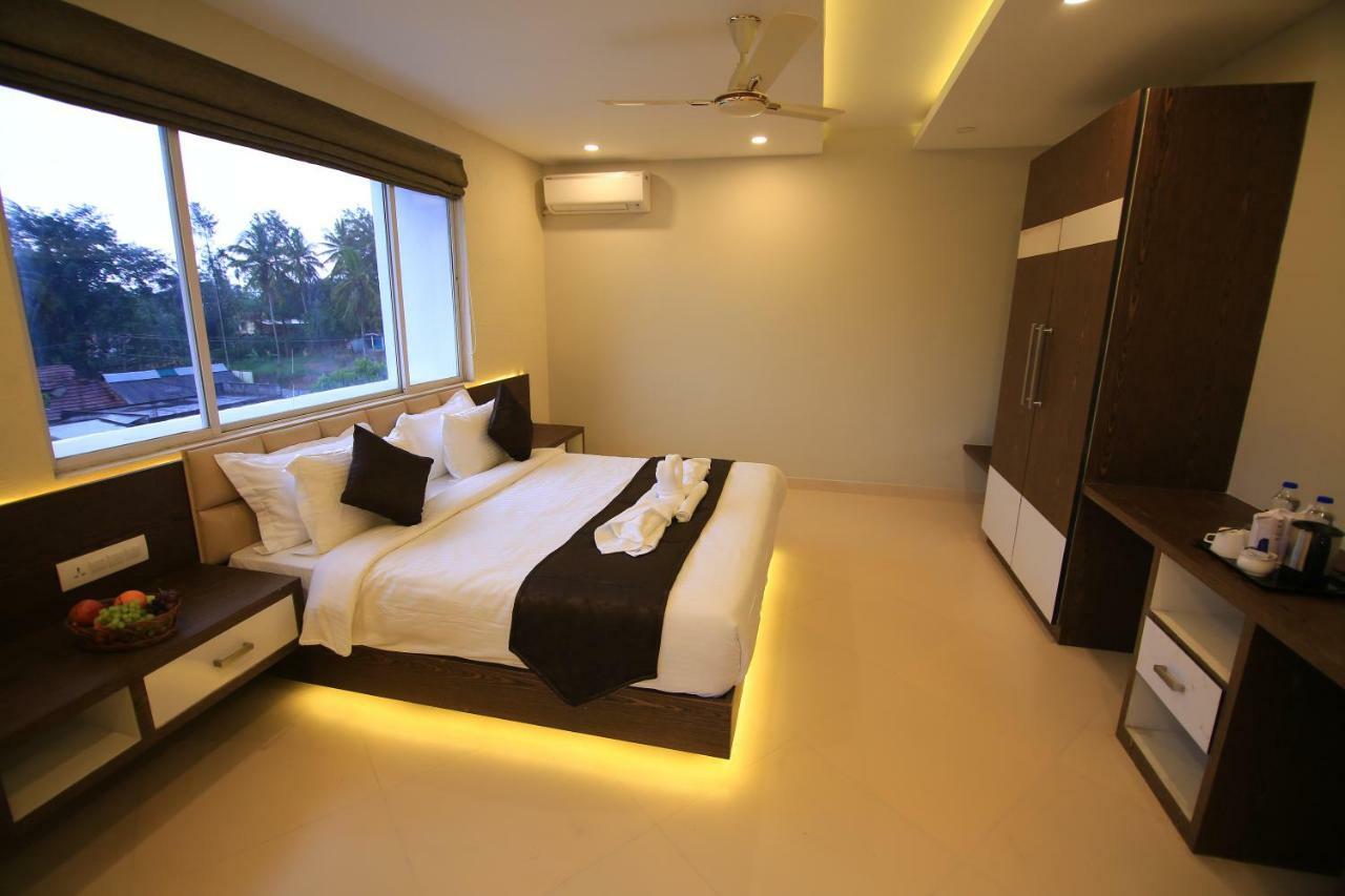 Hotel Le Sapphire Sultan Bathery Buitenkant foto