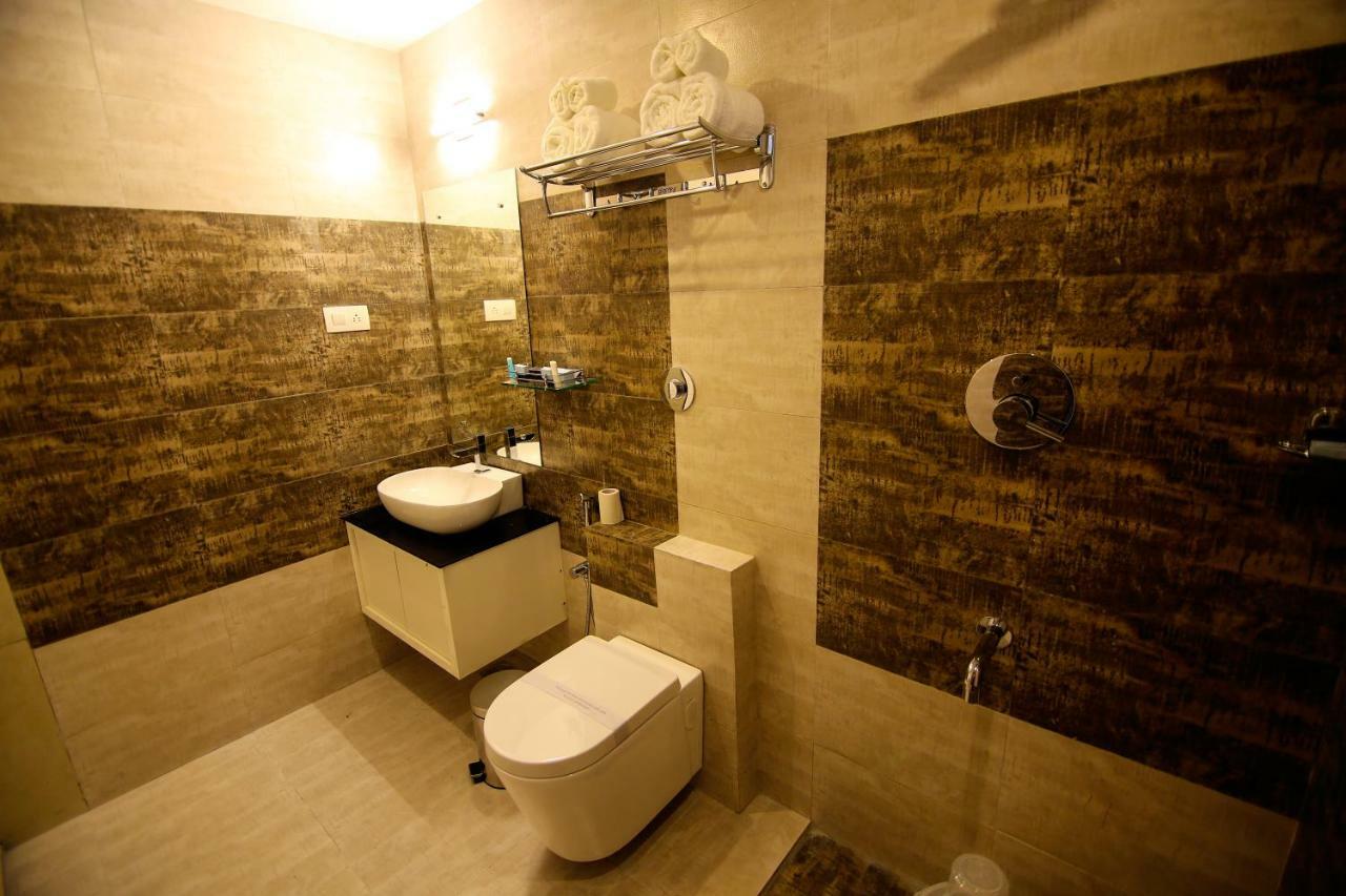 Hotel Le Sapphire Sultan Bathery Buitenkant foto
