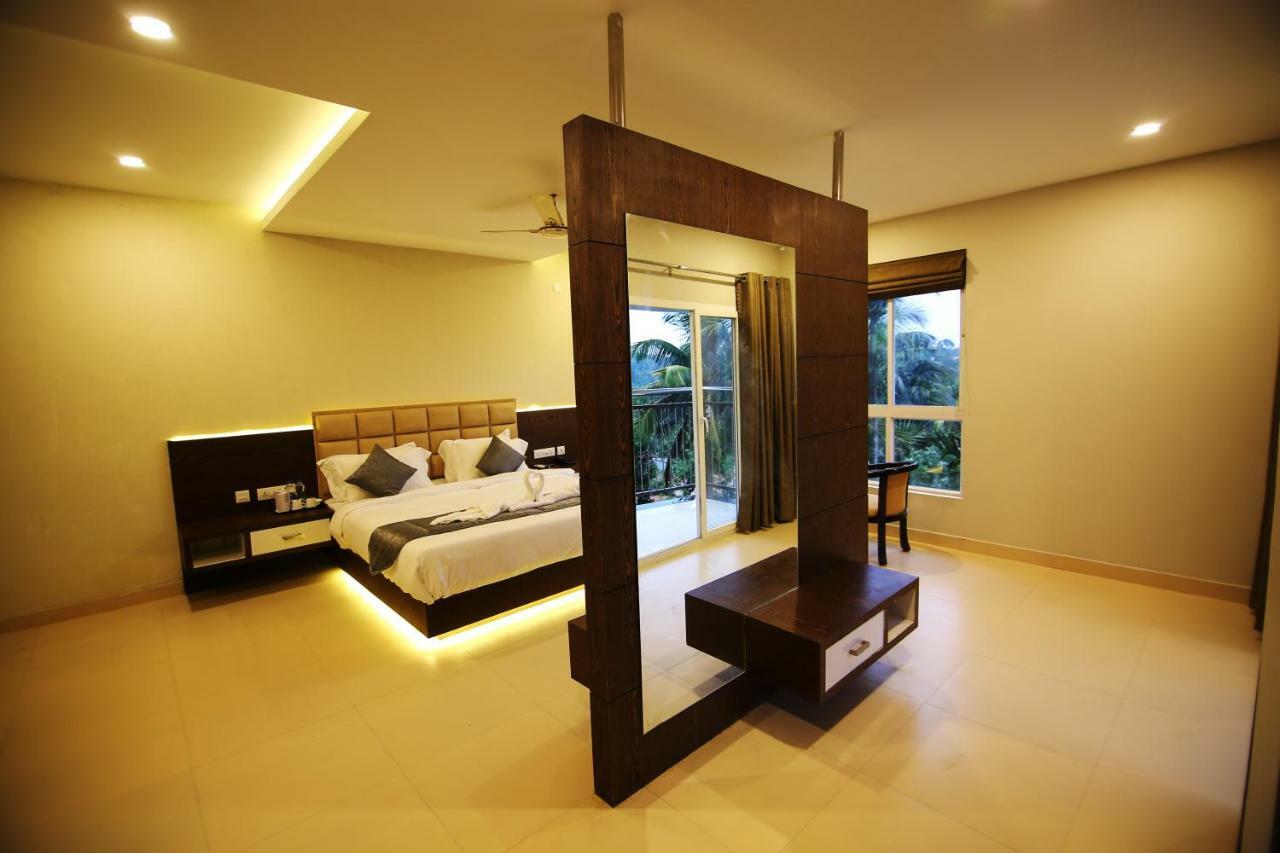 Hotel Le Sapphire Sultan Bathery Buitenkant foto