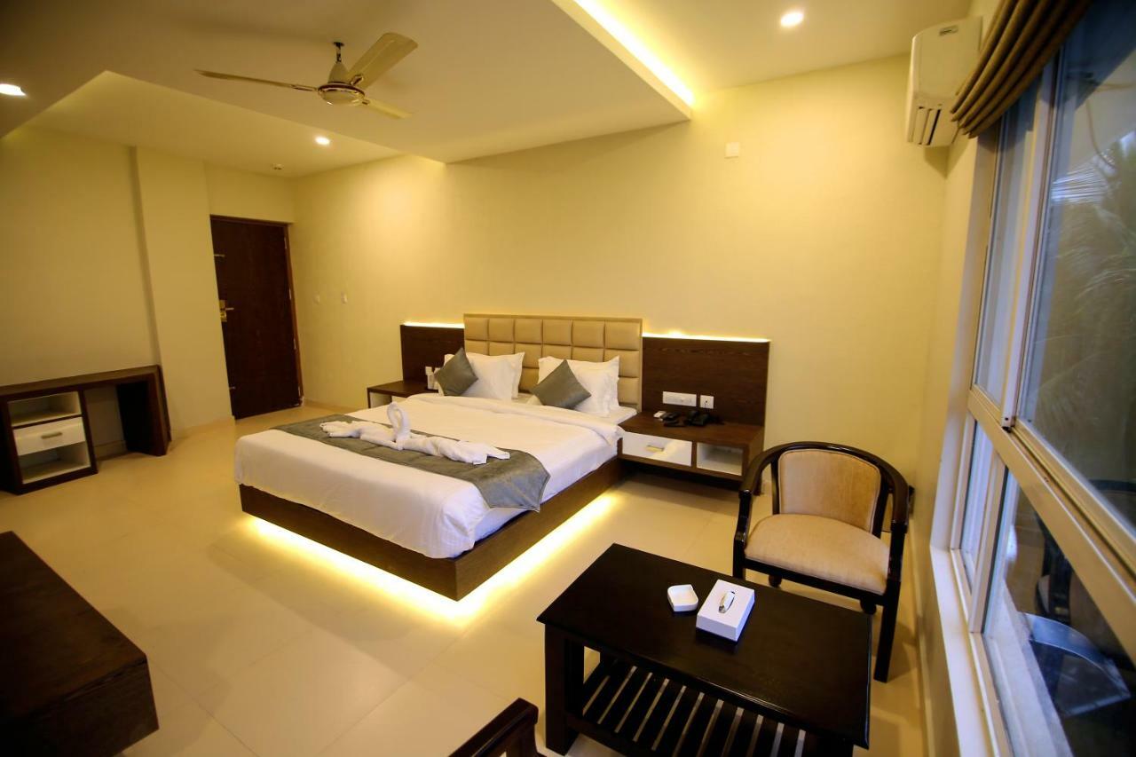 Hotel Le Sapphire Sultan Bathery Buitenkant foto