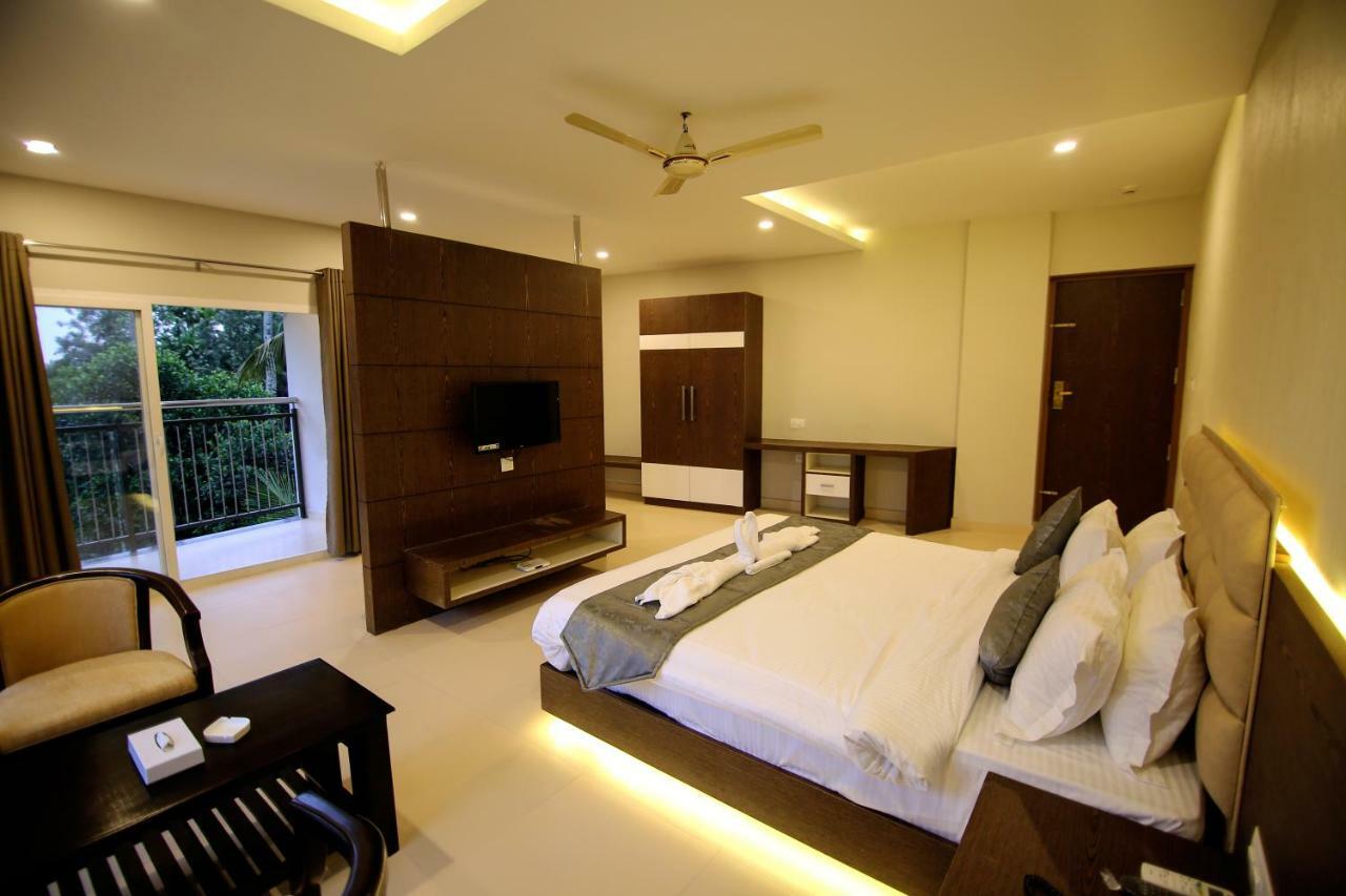 Hotel Le Sapphire Sultan Bathery Buitenkant foto